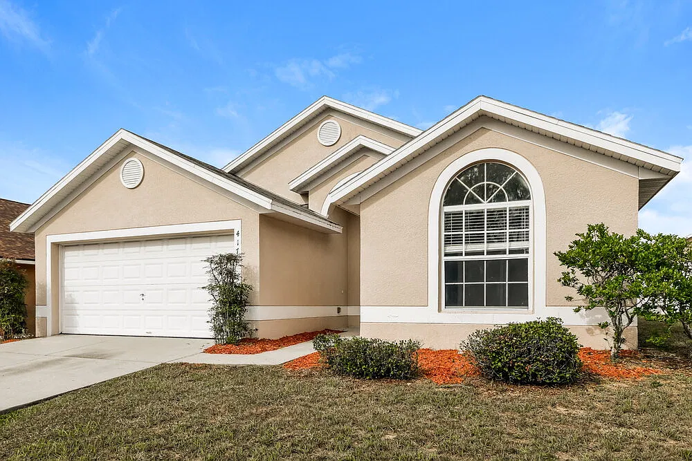 4 bed, 2.0 bath, 1639 sqft, $2,620 — Photo 3