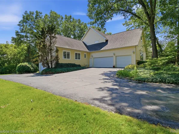 4462 Lily Dr, Howell, MI 48843