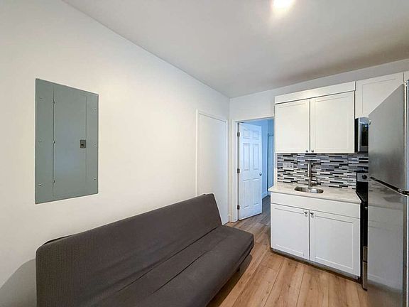 2nd image of 2 SW 6th Ave #3