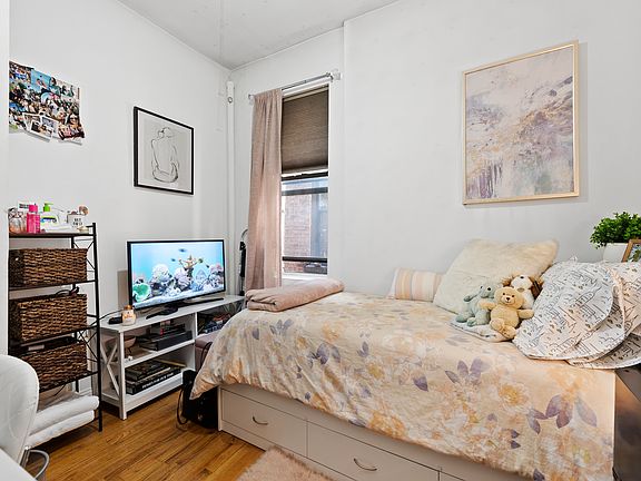 5th image of 1457 3rd Ave APT 5S