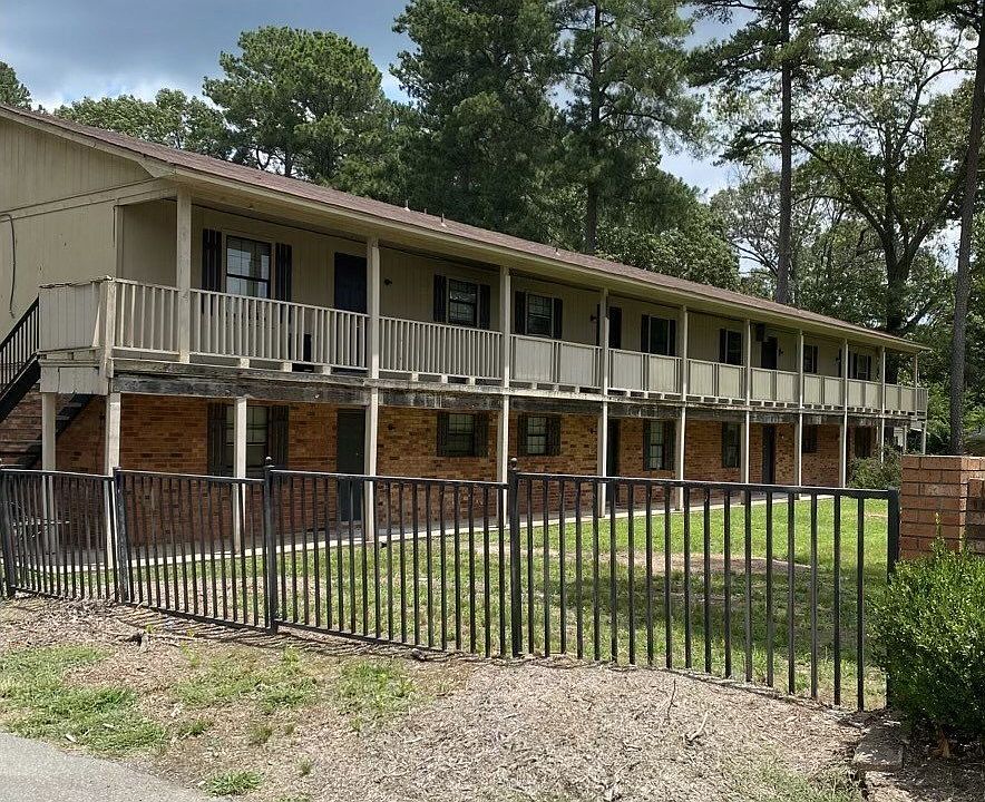 2nd image of 405 Reynolds Ave #13