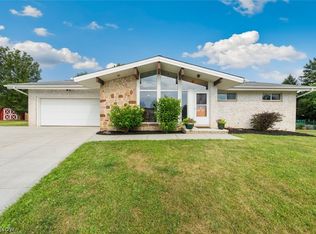 4051 Rollingview Dr, Seven Hills, OH 44131