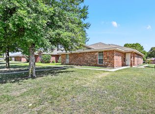 913 Potomac Dr, Lancaster, TX 75134