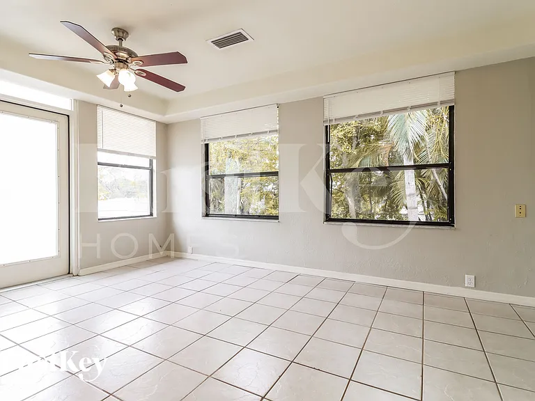 3342 Honeysuckle Rd — Photo 9