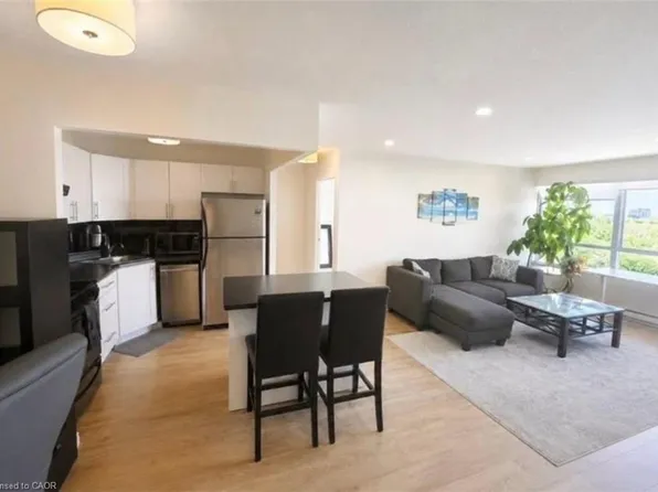 65 Highland Cres #804, Kitchener, ON N2M 5M8