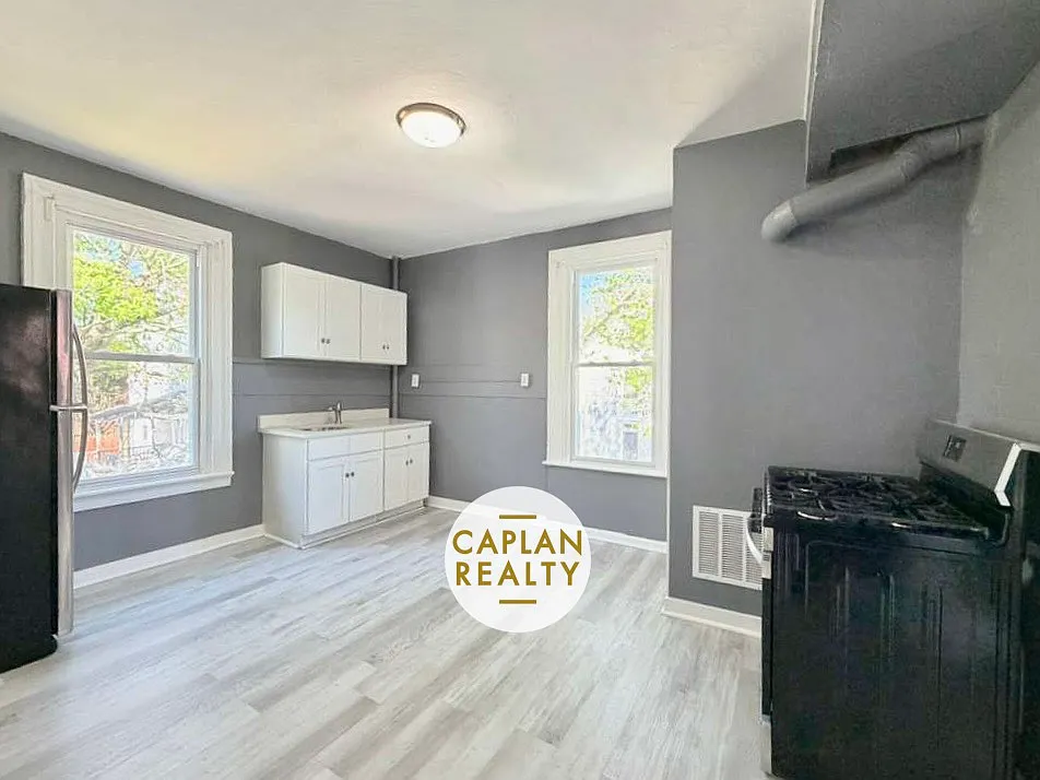 2 bed, 1200 sqft, $1,600 — Photo 2