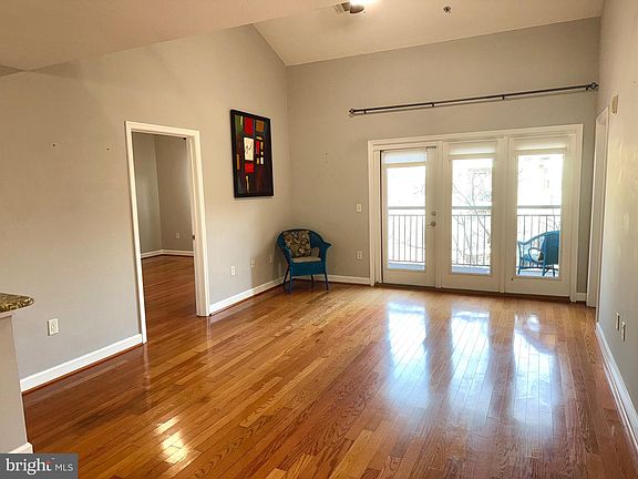 3rd image of 501 Hungerford Dr APT 436