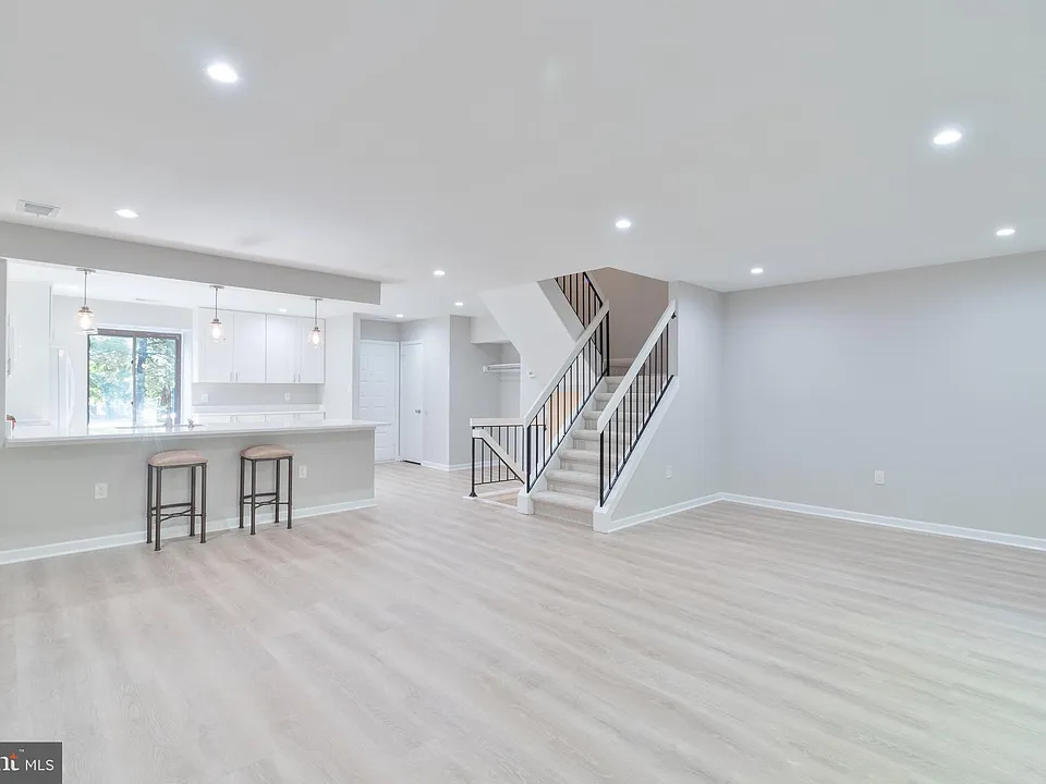 8748 Ridge Hollow Ct