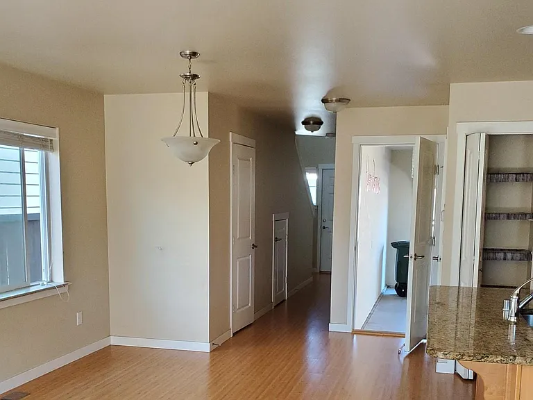 4729 Parker St — Photo 7