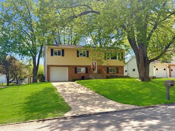 1939 Revere St, Freeport, IL 61032