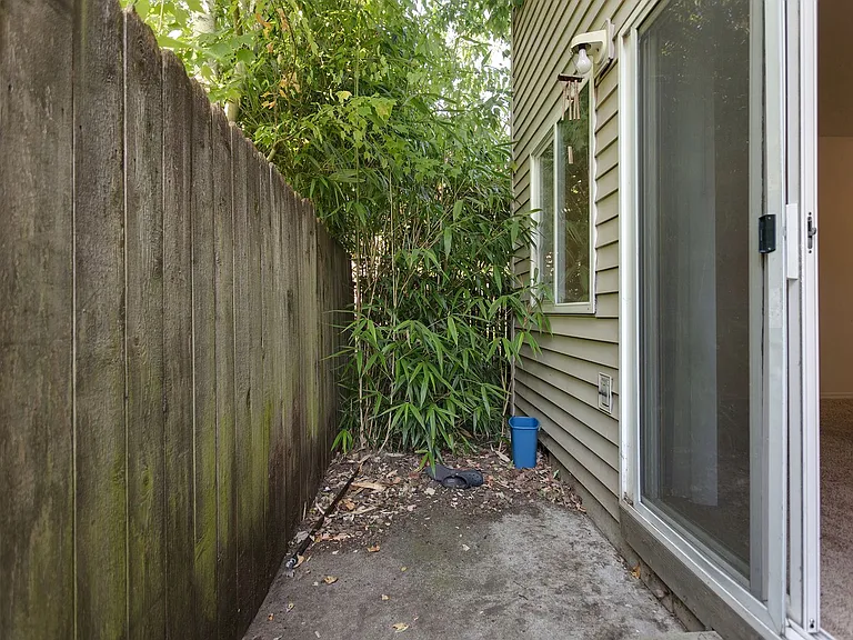228 SE 106th Ave — Photo 17