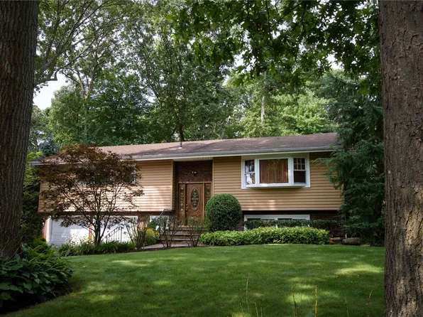 4 Campbell Drive, Dix Hills, NY 11746