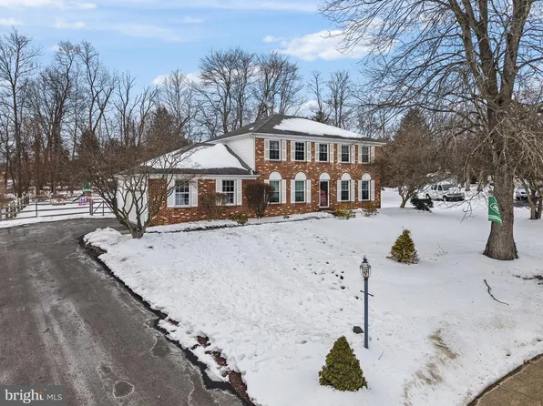 4 Birch Run Ct, Ewing, NJ 08628