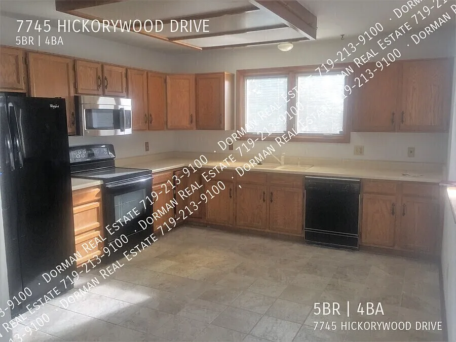 Spacious living in Briargate - 5 bedroom 4 bath home! — Photo 2