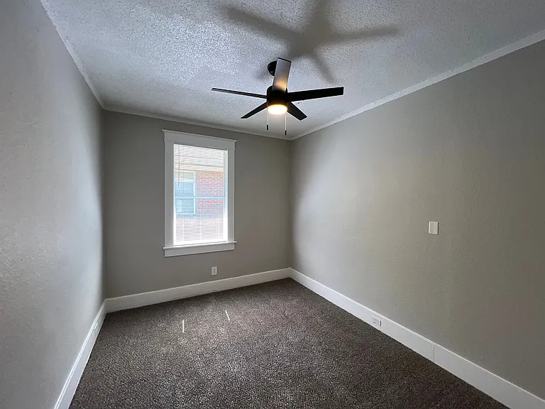 1654 Netherwood Ave — Photo 5