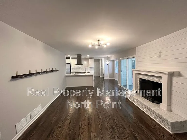 3434 Palace Ct — Photo 8