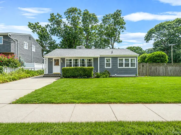 92 Parkhill Avenue, Massapequa, NY 11758