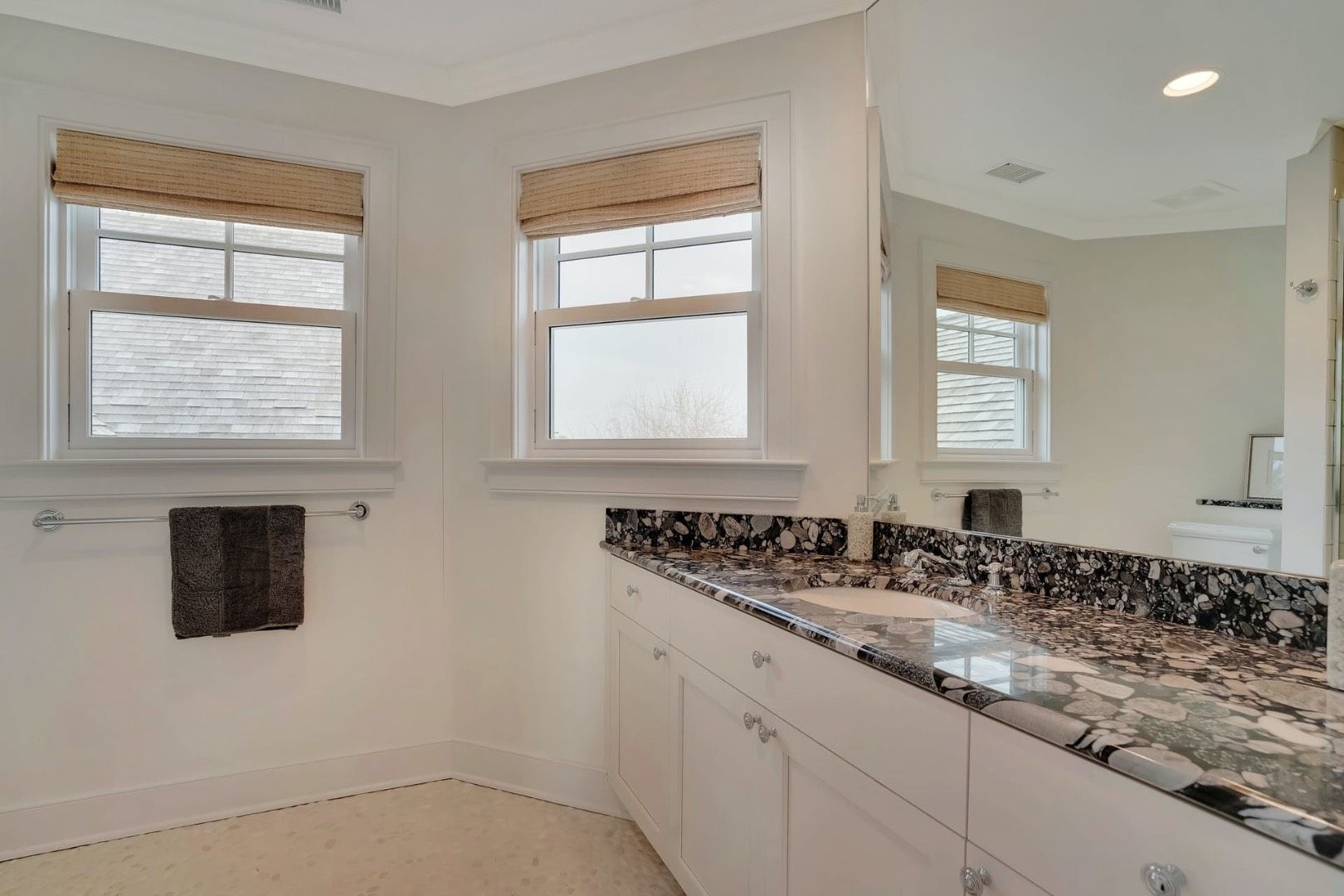  Hall Bath