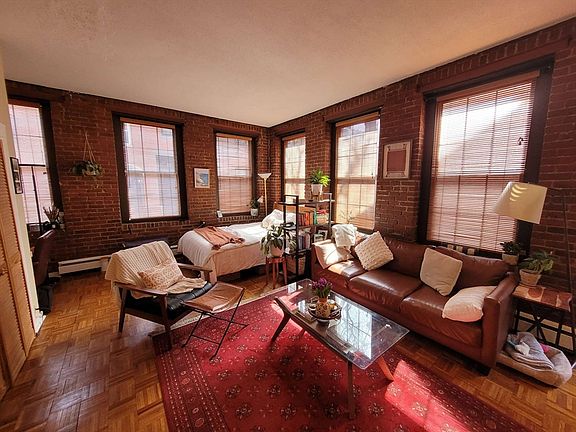 4th image of 19 Fayette St APT 3