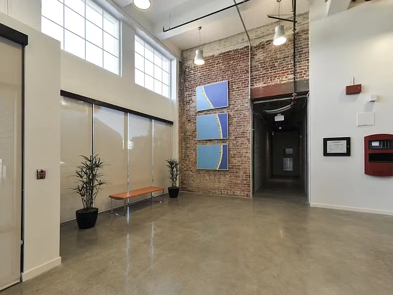 722 E Washington Blvd — Photo 3