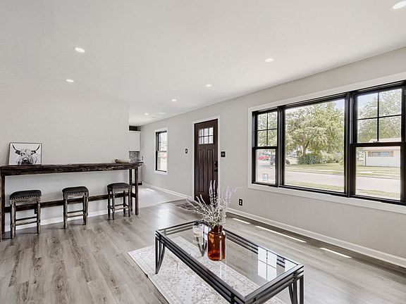 3rd image of 1303 Schriber Ave