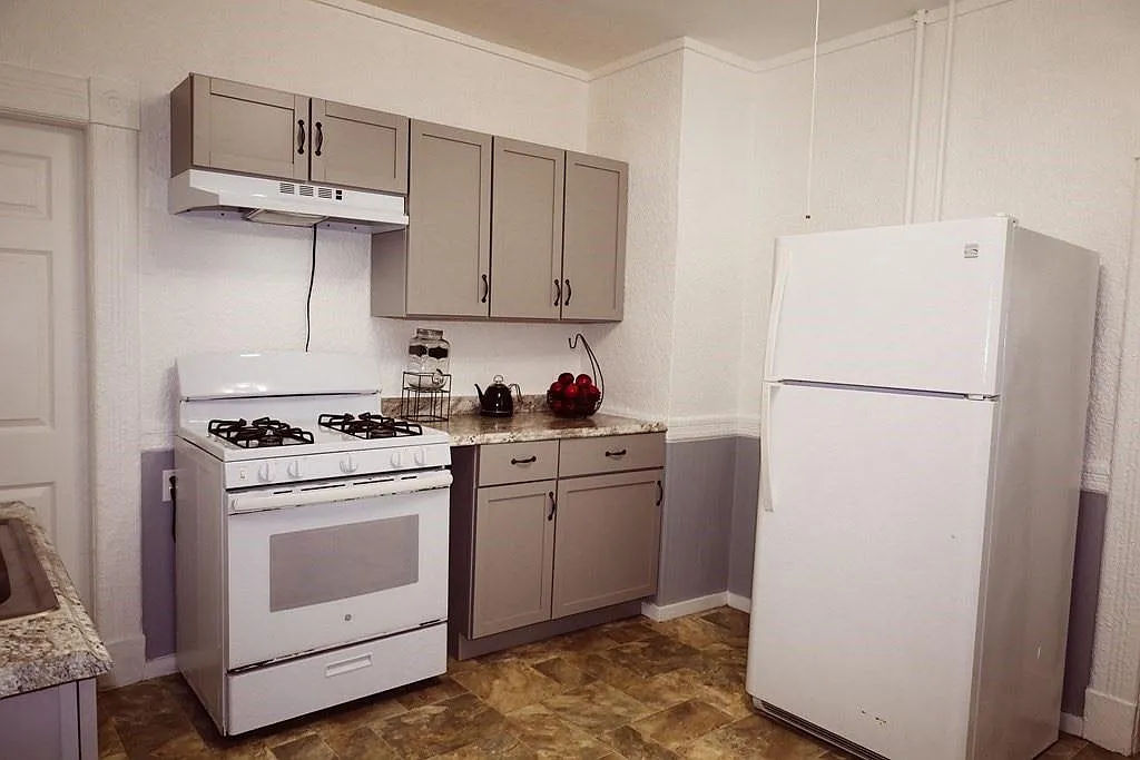 Building Photo - 1592 Dwight St #1