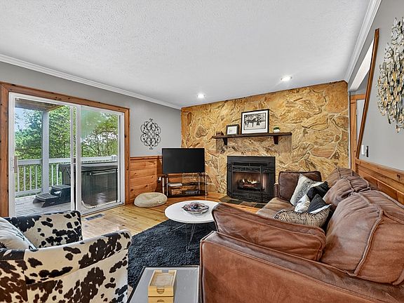 5th image of 134 Mountain Hideaway Ln