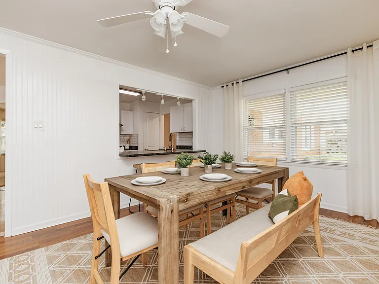 Dining Room w/ 6 seats & 3 barstools