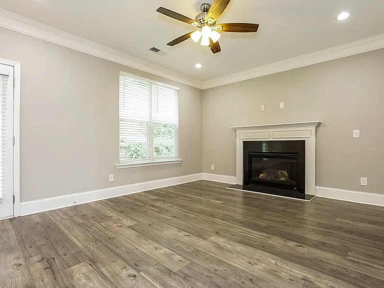 2105 Brentwood Cv — Photo 4