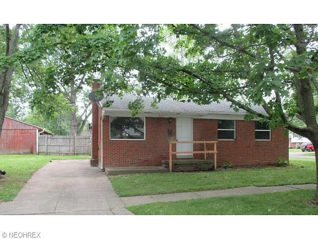 847 Fairwood Blvd photo 1