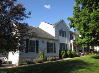 6 Mitchell Ln, Clinton, NJ 08809