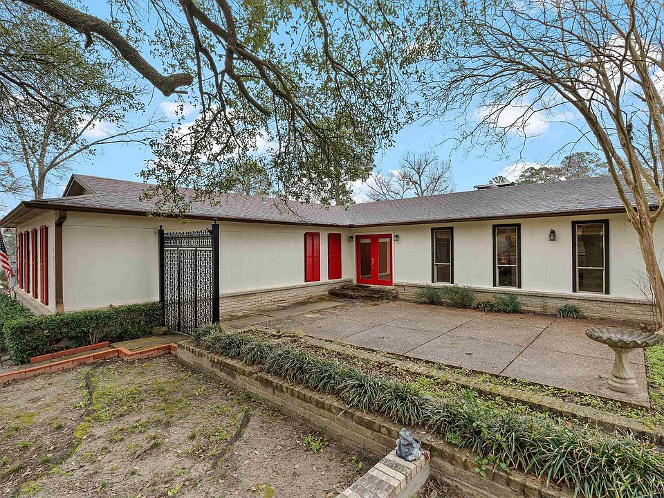 1st image of 851 Country Pl