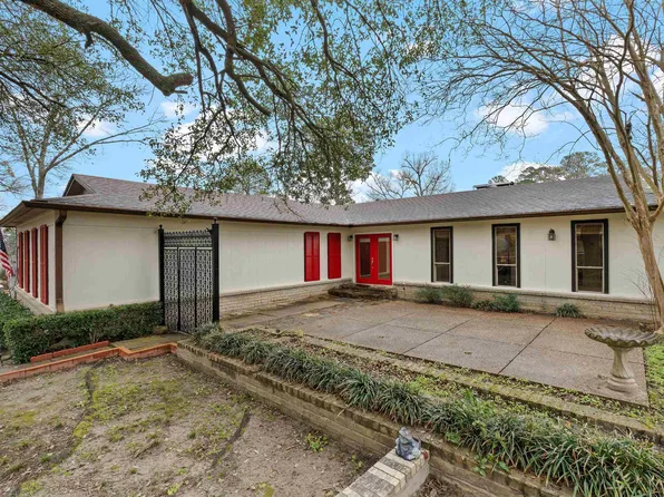 851 Country Pl, Longview, TX 75605