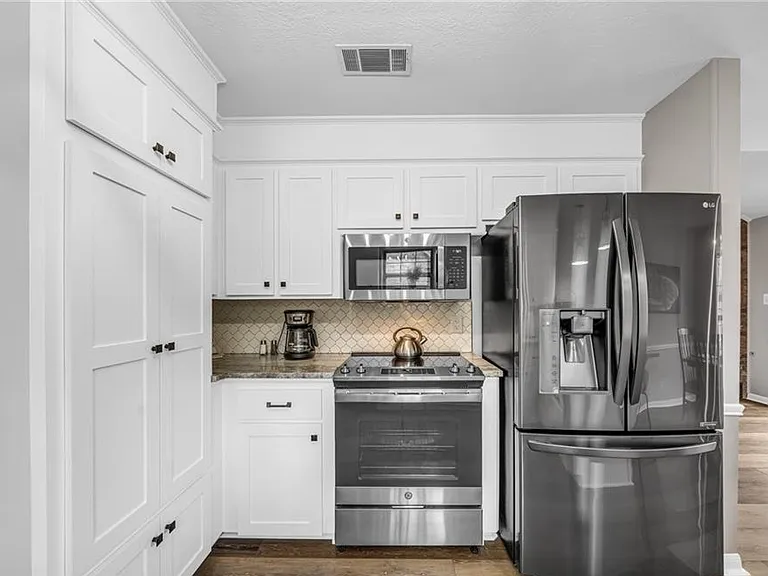 2805 Socorro Ct — Photo 8