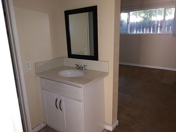 4th image of 16105 Eucalyptus Ave APT 6