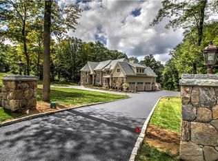 8 Adirondack Trl, Easton, CT 06612