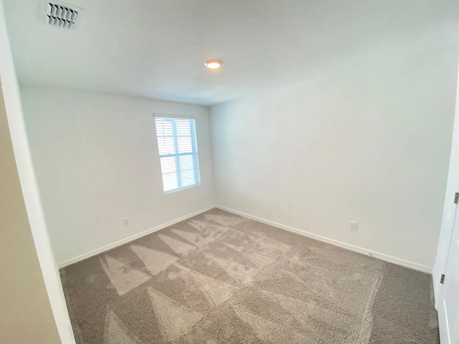 3 bed, 2.5 bath, 2117 sqft, $2,250 — Photo 4