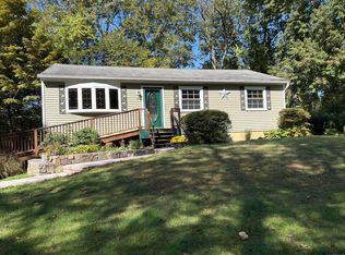 28 Lakeview Ter, Sandy Hook, CT 06482