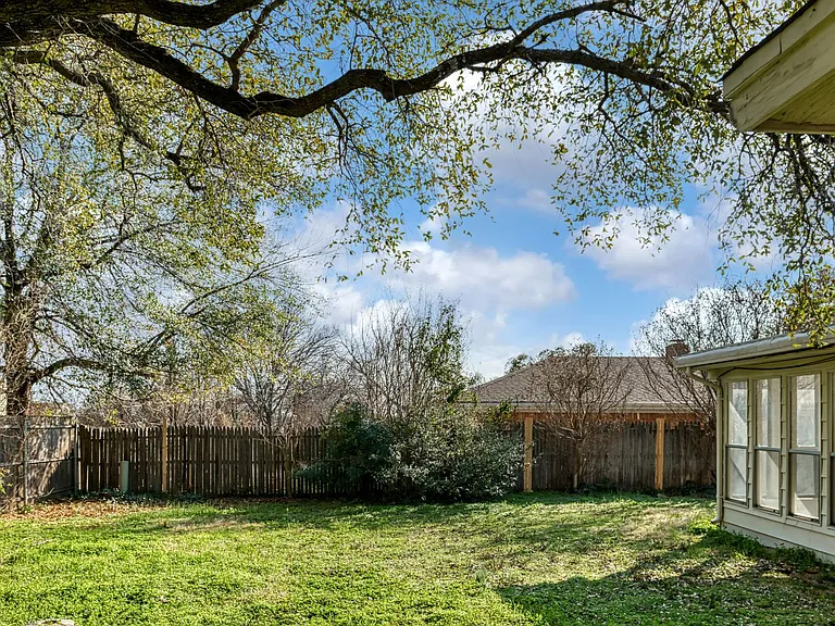 1605 Arrowhead Dr — Photo 29