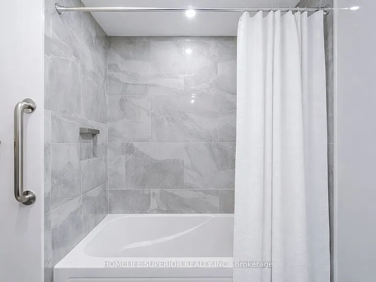 54 McCrimmon Cres — Photo 8