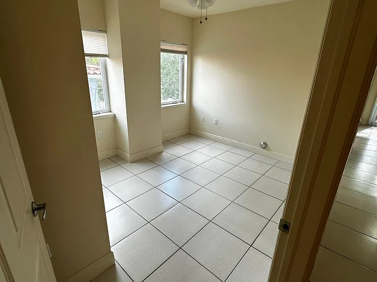 145 SW 15th Ave #204 — Photo 6
