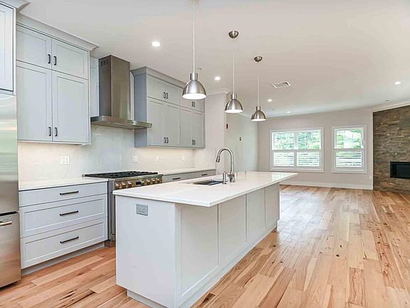 2nd image of 960 Sagamore Avenue #23