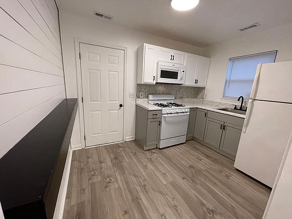 2nd image of 301 Webb St