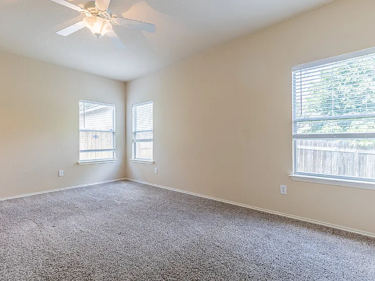 906 Ashbury Blf — Photo 18