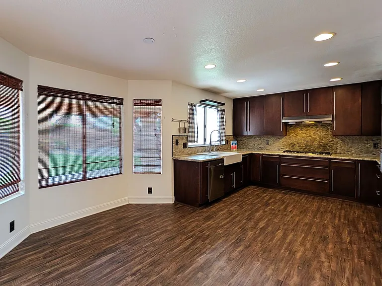 2363 W Hemlock Ct — Photo 9