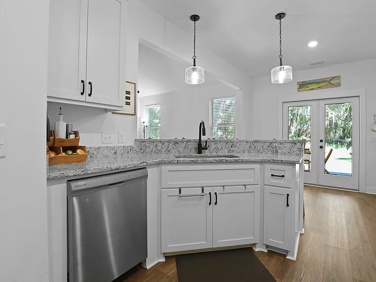 1003 Dolphin Ct NE — Photo 19