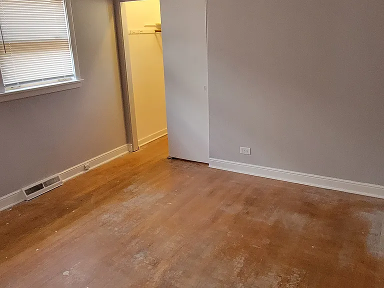 9035 S Euclid Ave #HOUSE — Photo 4