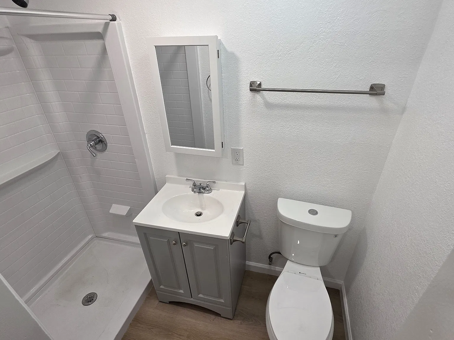 Studio, 400 sqft, $2,400 — Photo 3
