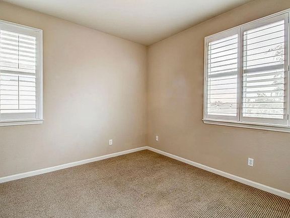 4th image of 30 Sheen Ct