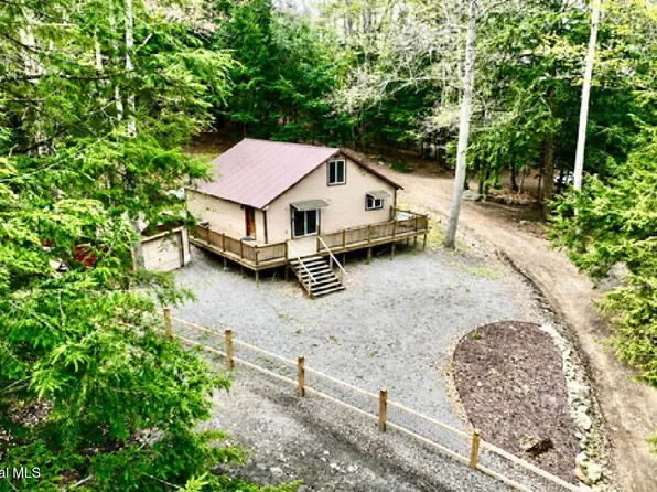 11 Lakeview Terrace, Hadley, NY 12835